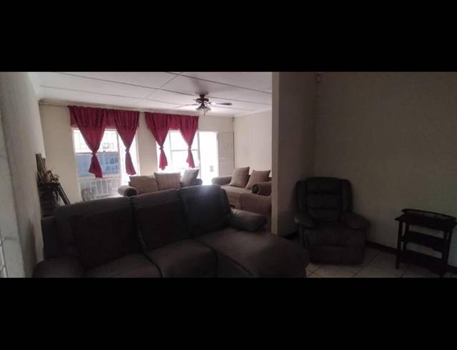 4 BEDROOM HOUSE FOR SALE IN GERMISTON CENTRAL